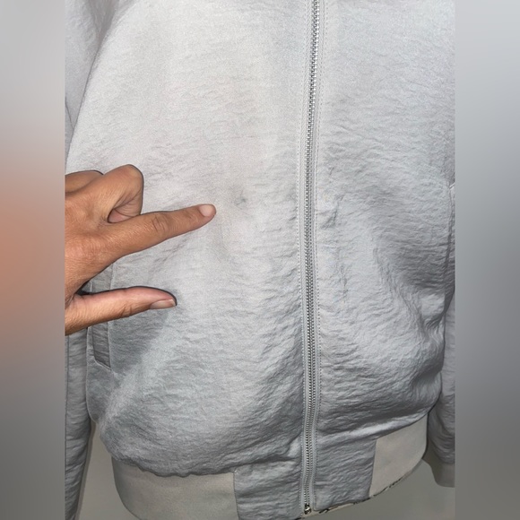 UNIQLO Lightweight Bomber Jacket - Picture 10 of 13